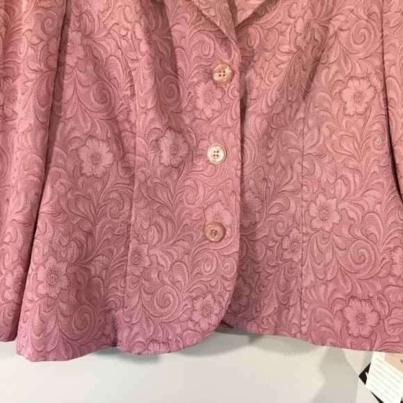 Miss Dorby Floral Jacquard Cropped Blazer. - Picture 3 of 7